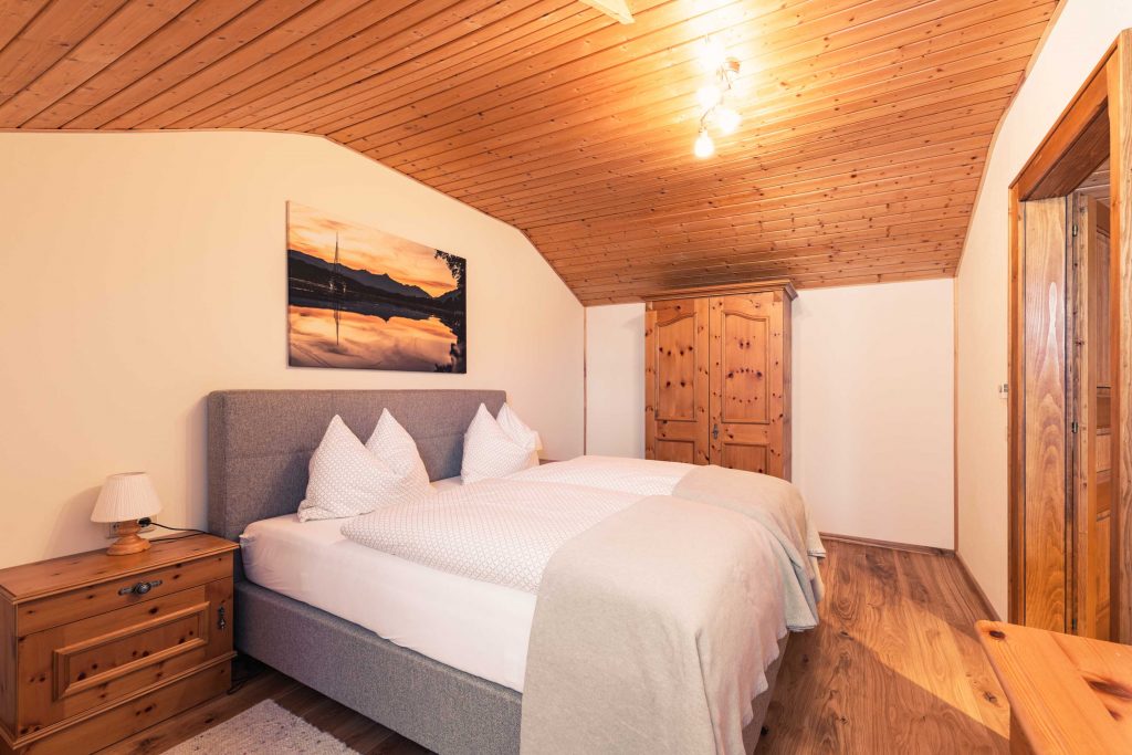 Das gemütliche Schafzimmer im Appartement Nord im Luxury Biochalet Charles